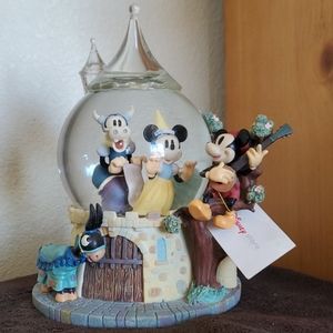 Disney "Minnie's Yoo Hoo" Musical Snow Globe